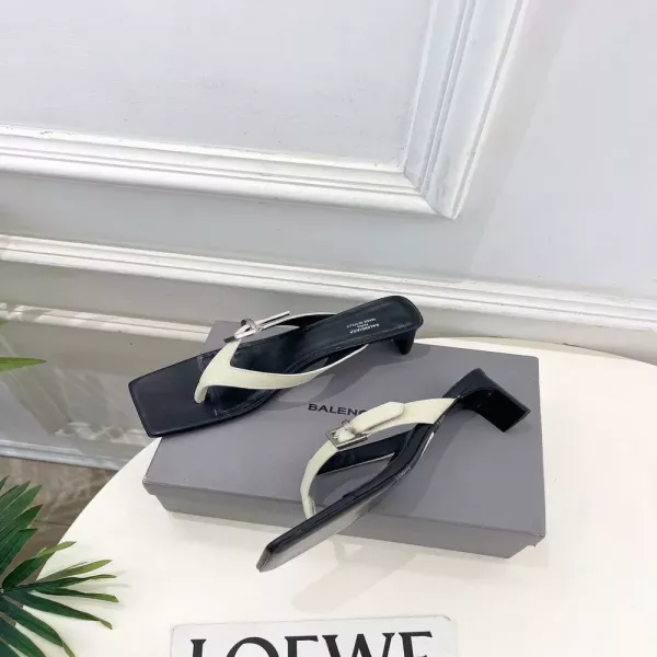 발렌시아가 사각 앞코 버클 쪼리 힐