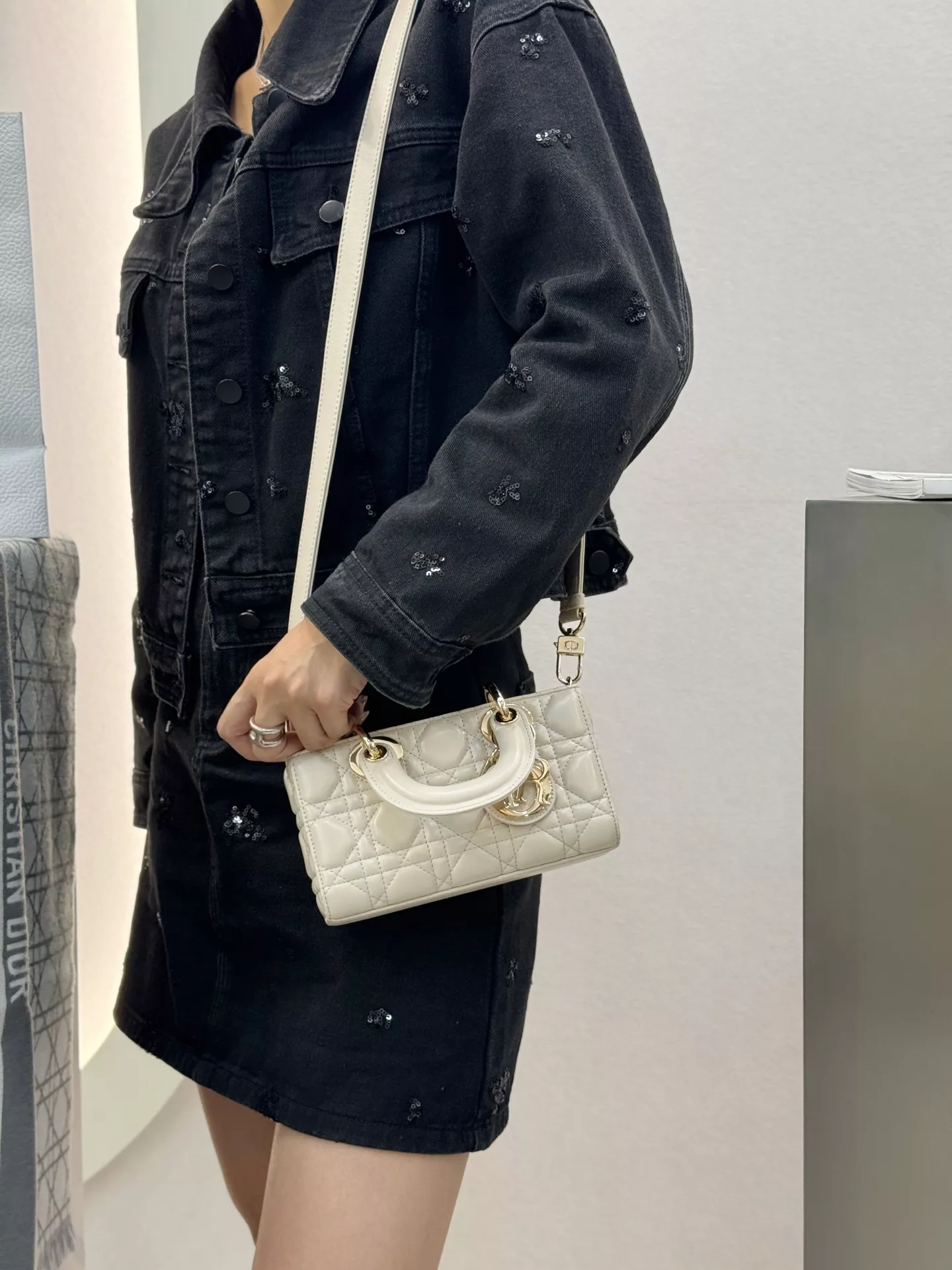 디올 레이디 디조이 미니 가방 상세 이미지 17