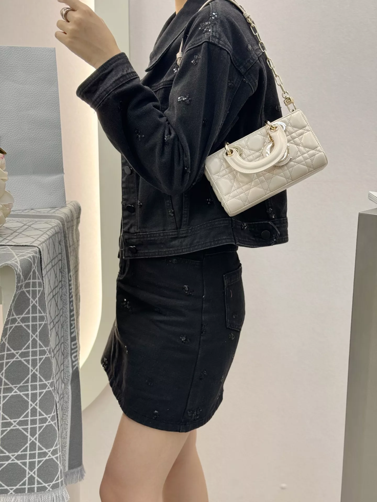 디올 레이디 디조이 미니 가방 상세 이미지 16