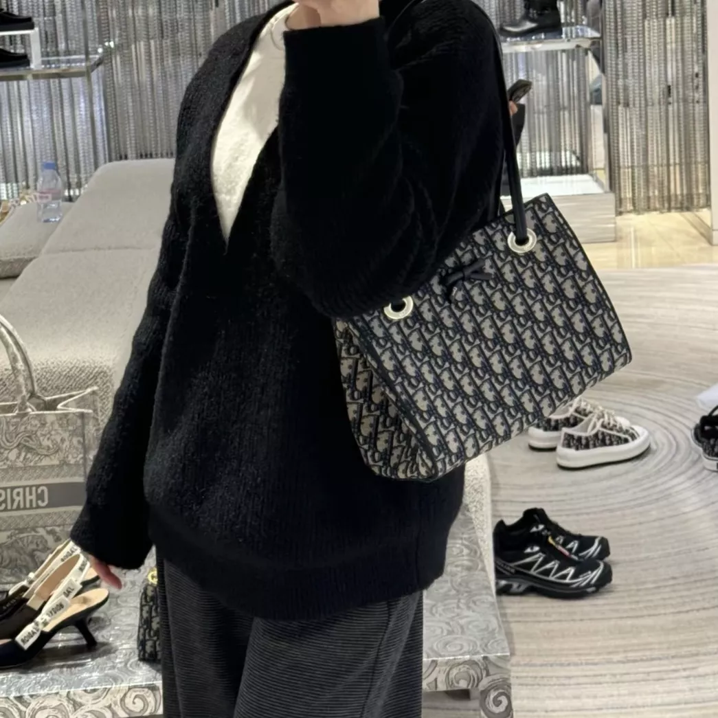 디올 보우 스몰 쇼핑백 상세 이미지 41