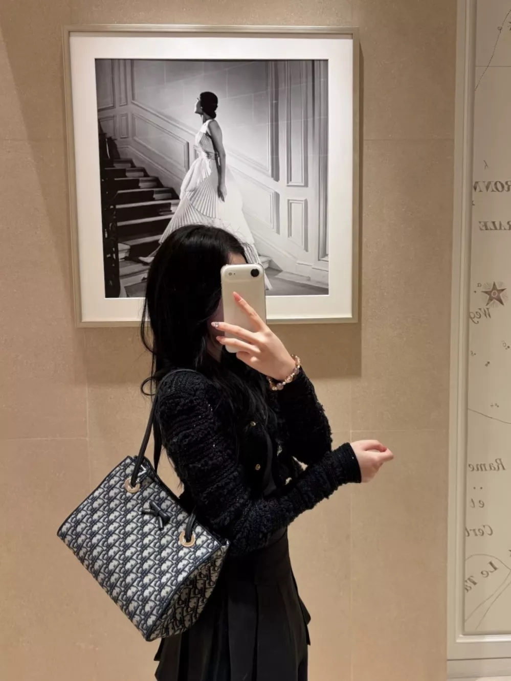 디올 보우 스몰 쇼핑백 상세 이미지 36