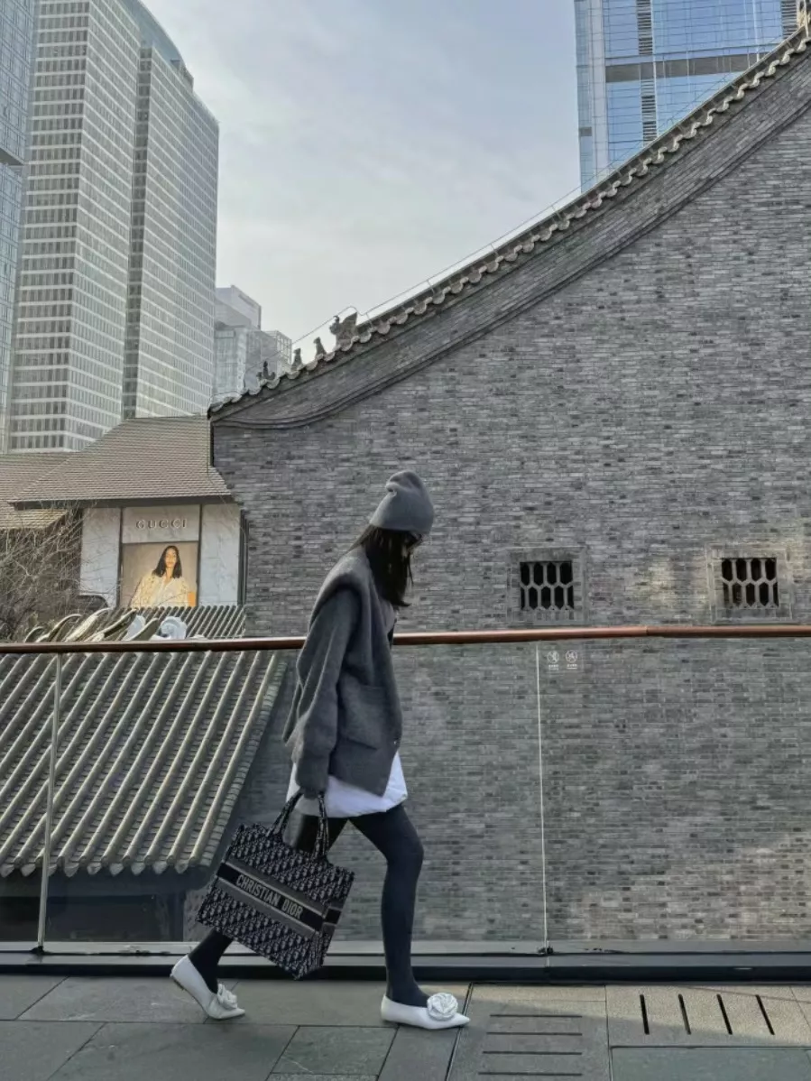 디올 오블리크 자수 북 토트 미디엄 상세 이미지 22
