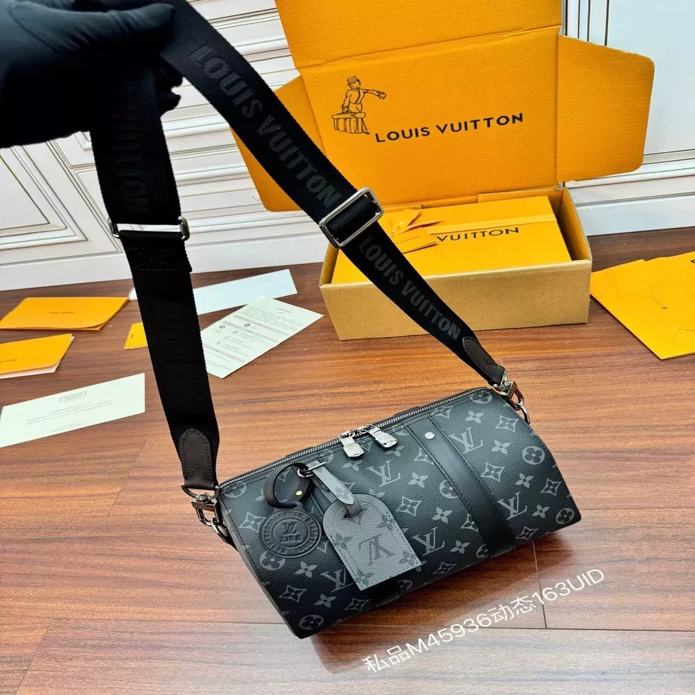 루이비통 모노그램 스트랩 숄더백