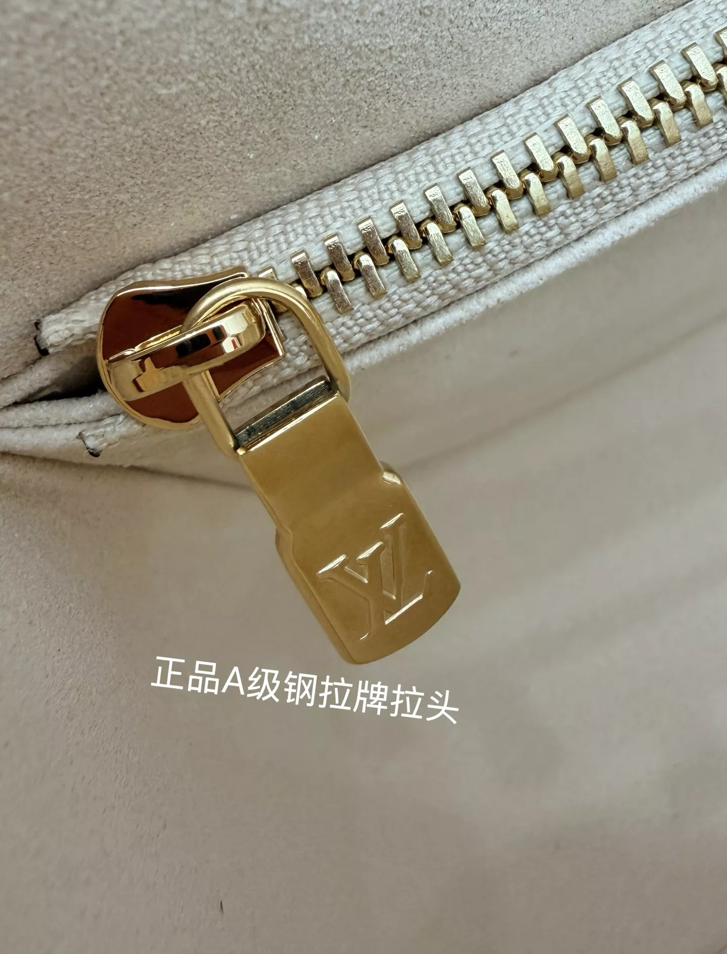 루이비통 멀티컬러 플랩 스트랩 백 상세 이미지 13