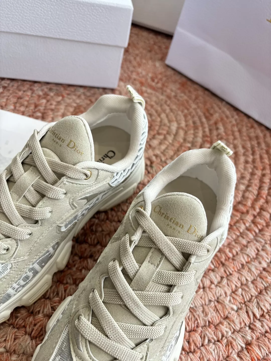 디올 별 자수 레더 캐주얼 운동화 상세 이미지 7