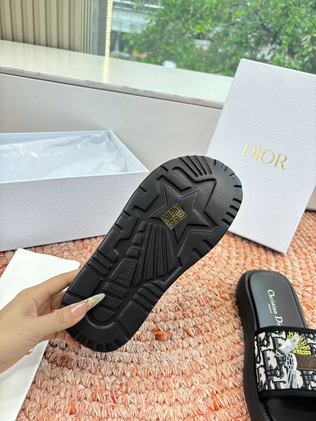 디올 로고 버클 스트랩 슬라이드 샌들 상세 이미지 8