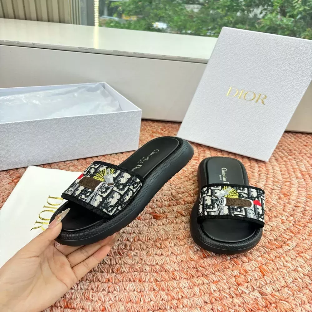 디올 로고 버클 스트랩 슬라이드 샌들