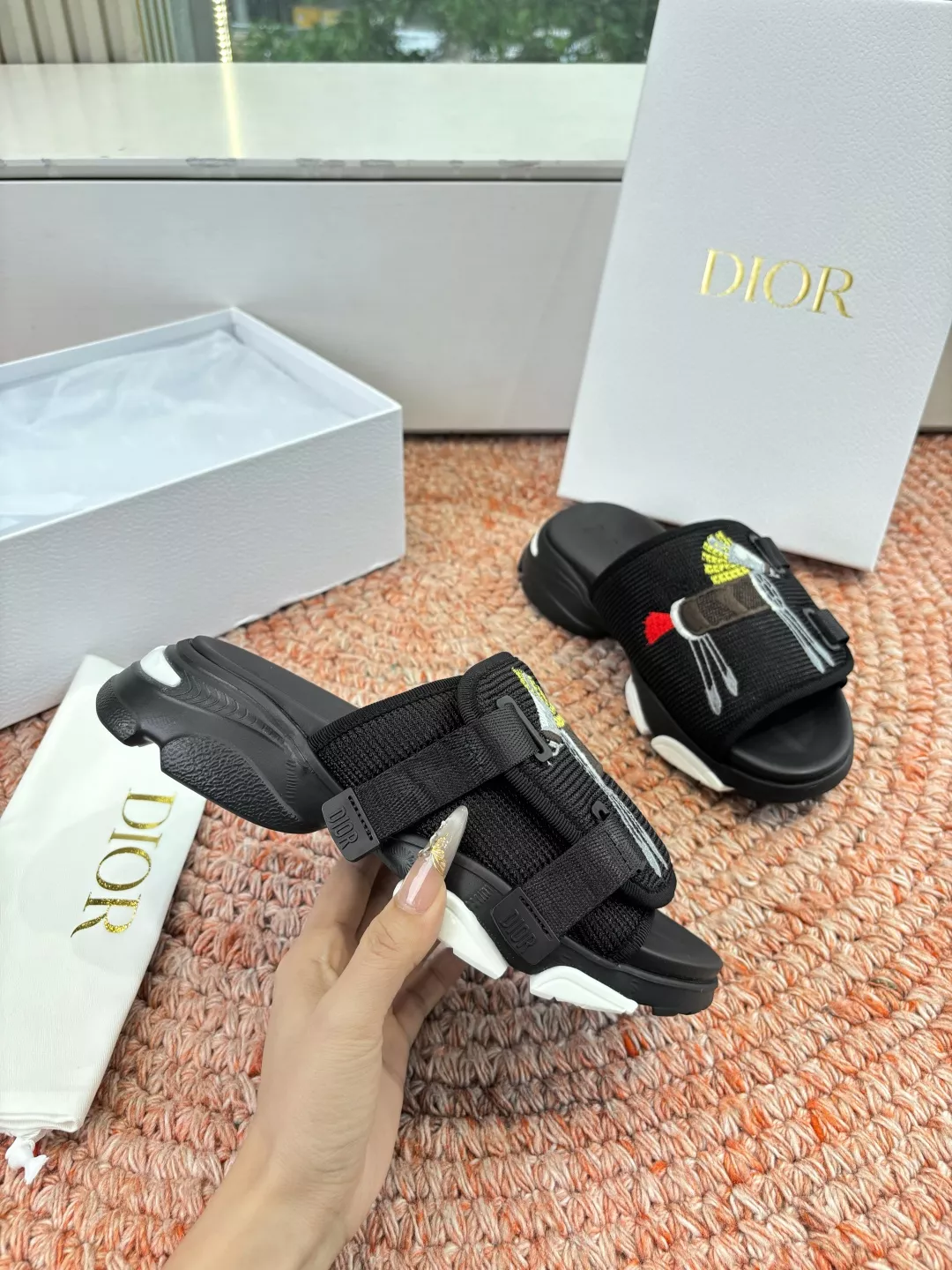 디올 자수 버클 오픈토 슬리퍼 상세 이미지 4