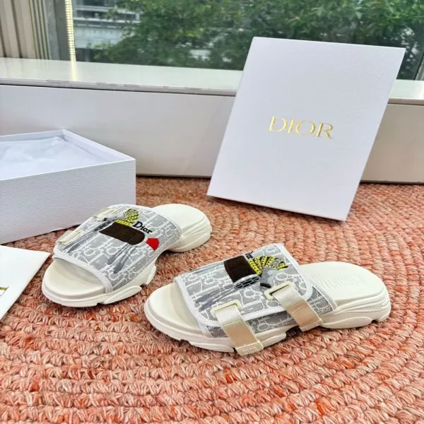 디올 로고 버클 스트랩 슬리퍼