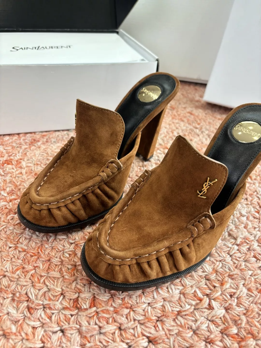 입생로랑 YSL 스몰 로고 힐 로퍼 뮬 상세 이미지 7
