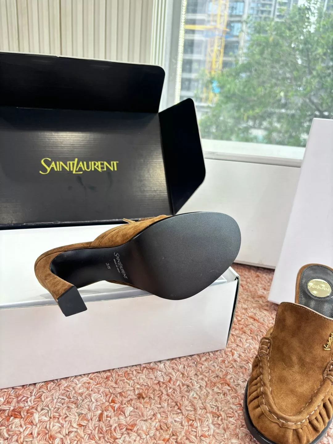 입생로랑 YSL 스몰 로고 힐 로퍼 뮬 상세 이미지 9