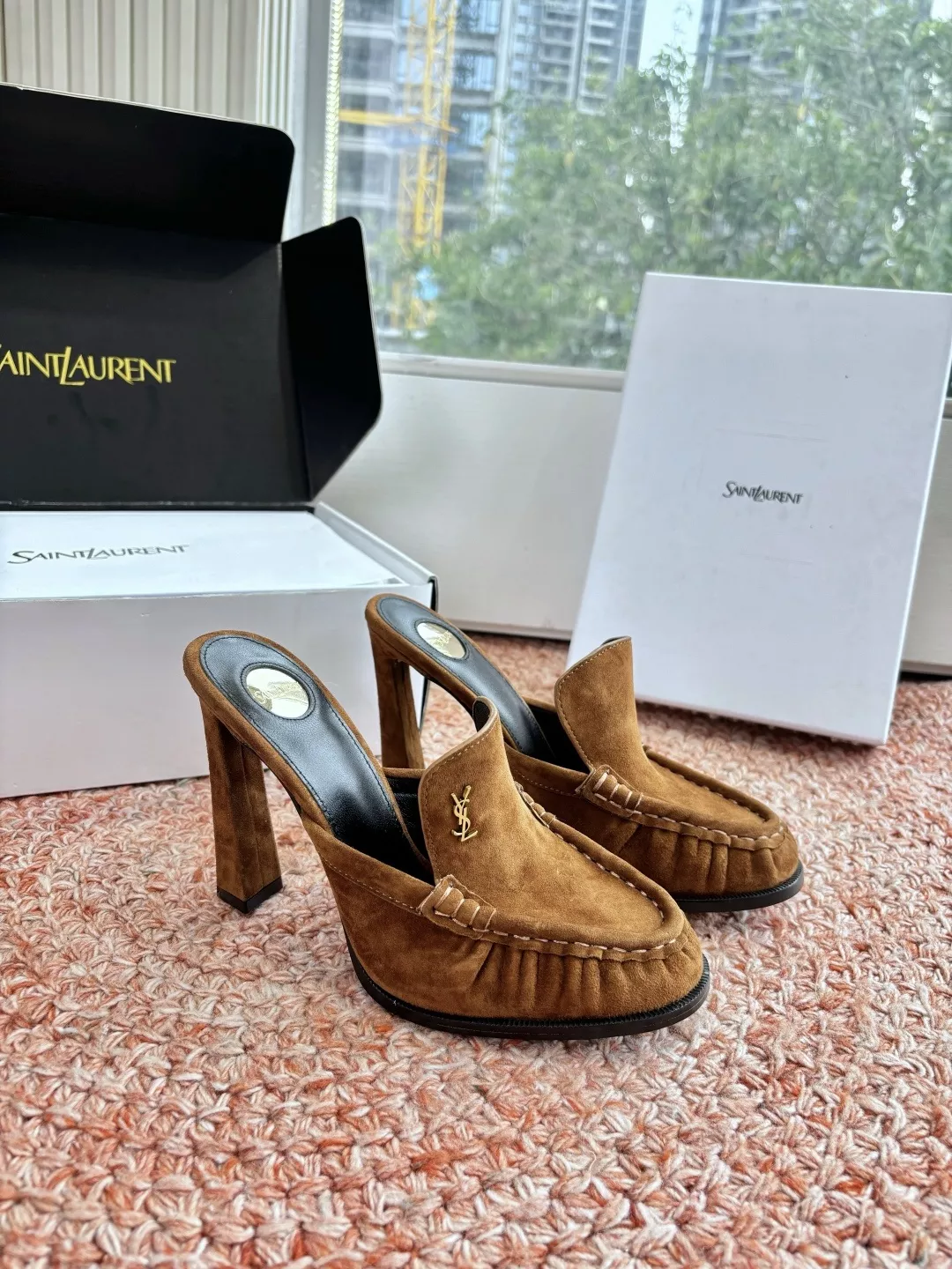 입생로랑 YSL 스몰 로고 힐 로퍼 뮬 상세 이미지 5