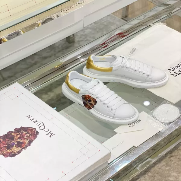 알렉산더맥퀸 클래식 화이트 스니커즈