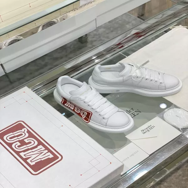 알렉산더맥퀸 클래식 화이트 레더 스니커즈