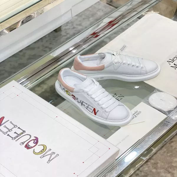 알렉산더맥퀸 클래식 화이트 레더 스니커즈