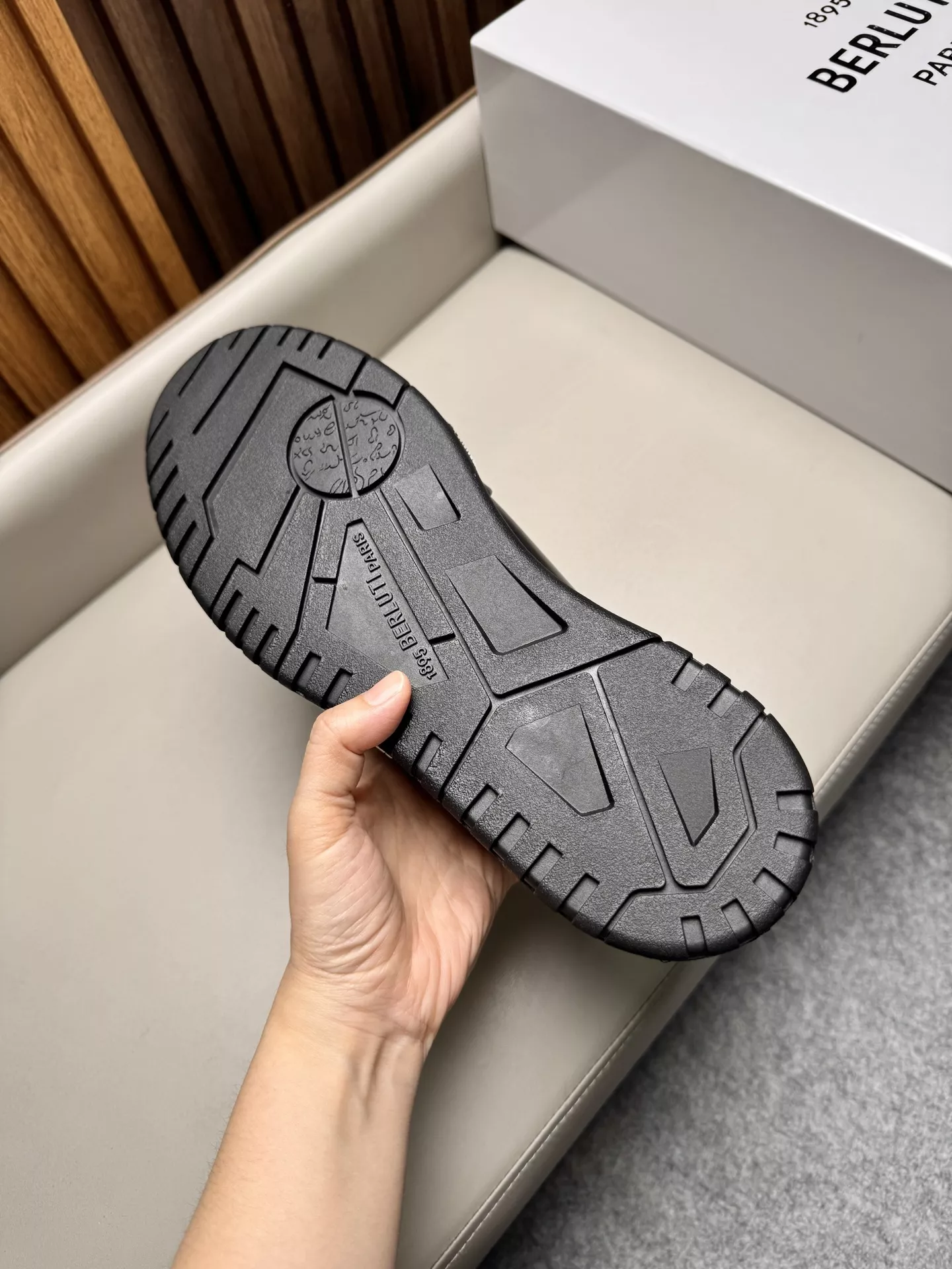 벨루티 스크리토 레더 로우 스니커즈 상세 이미지 9