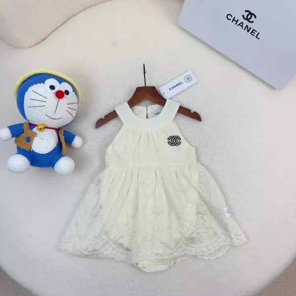 샤넬 유아 레이스 프릴 롬퍼