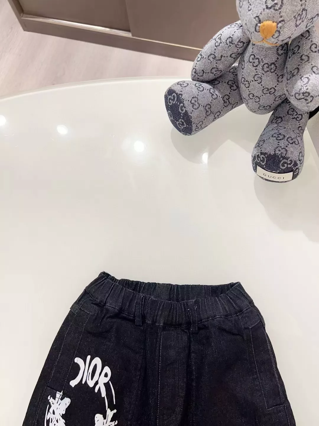 디올 로고 포인트 블랙 데님 반바지 상세 이미지 3
