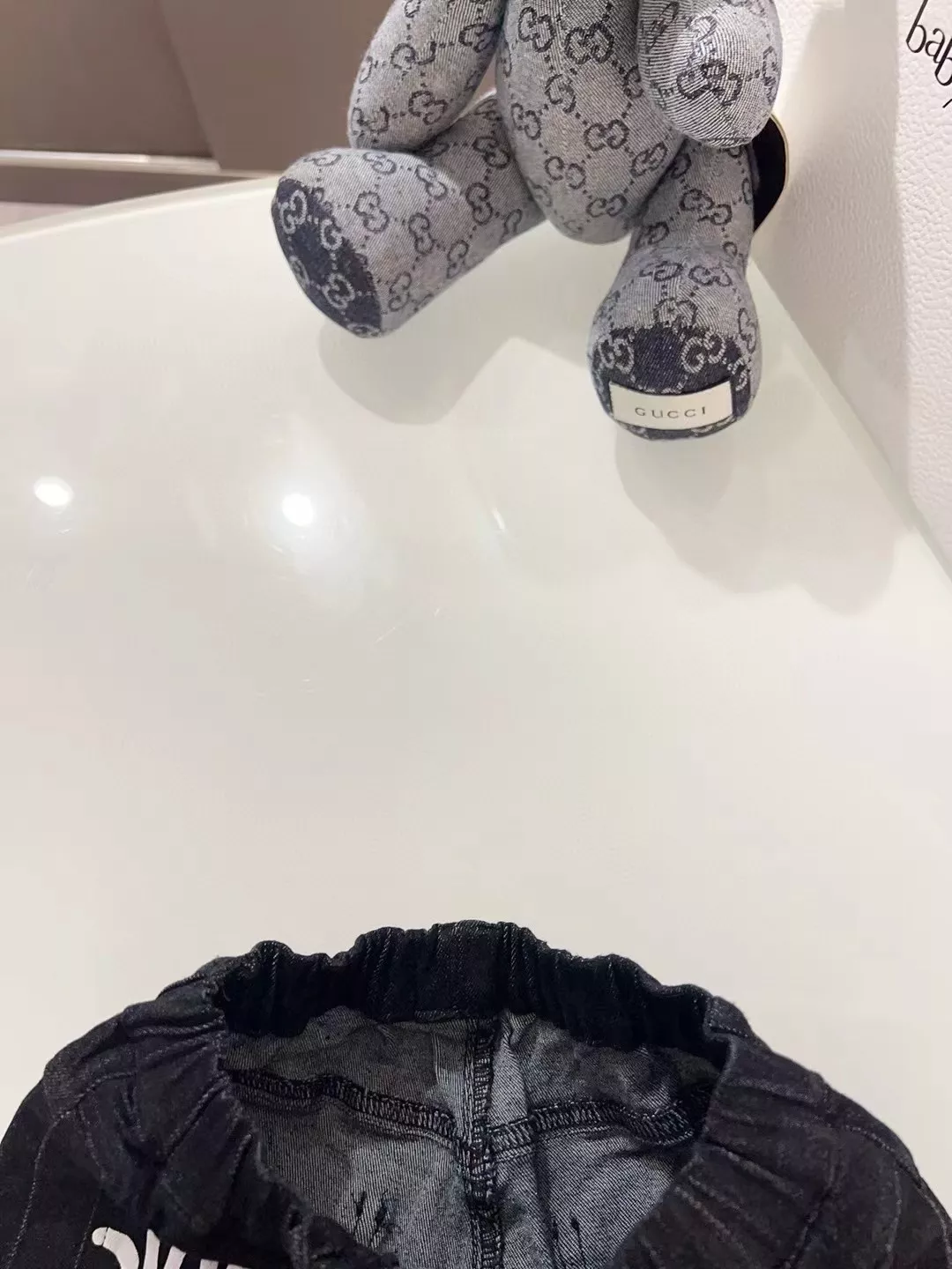 디올 로고 포인트 블랙 데님 반바지 상세 이미지 5