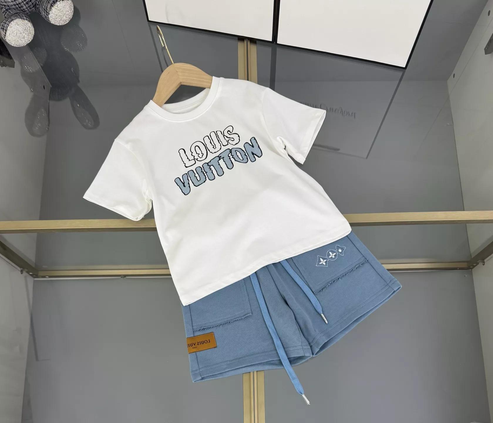 루이비통 로고 프린트 반소매 세트 상세 이미지 9