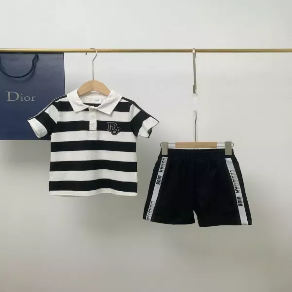 디올 아동 스트라이프 배색 반소매 세트