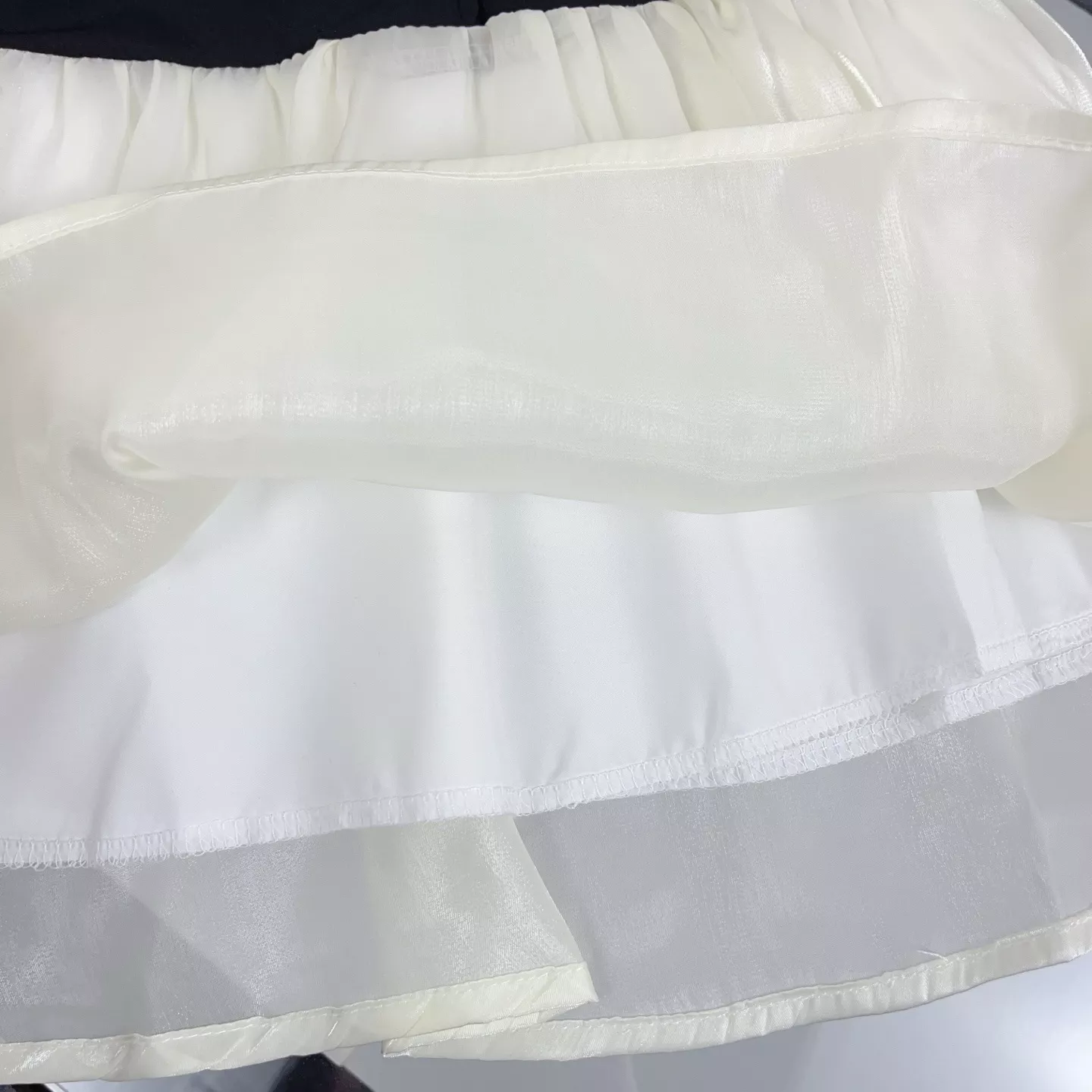 샤넬 블랙 화이트 배색 진주 장식 드레스 상세 이미지 9