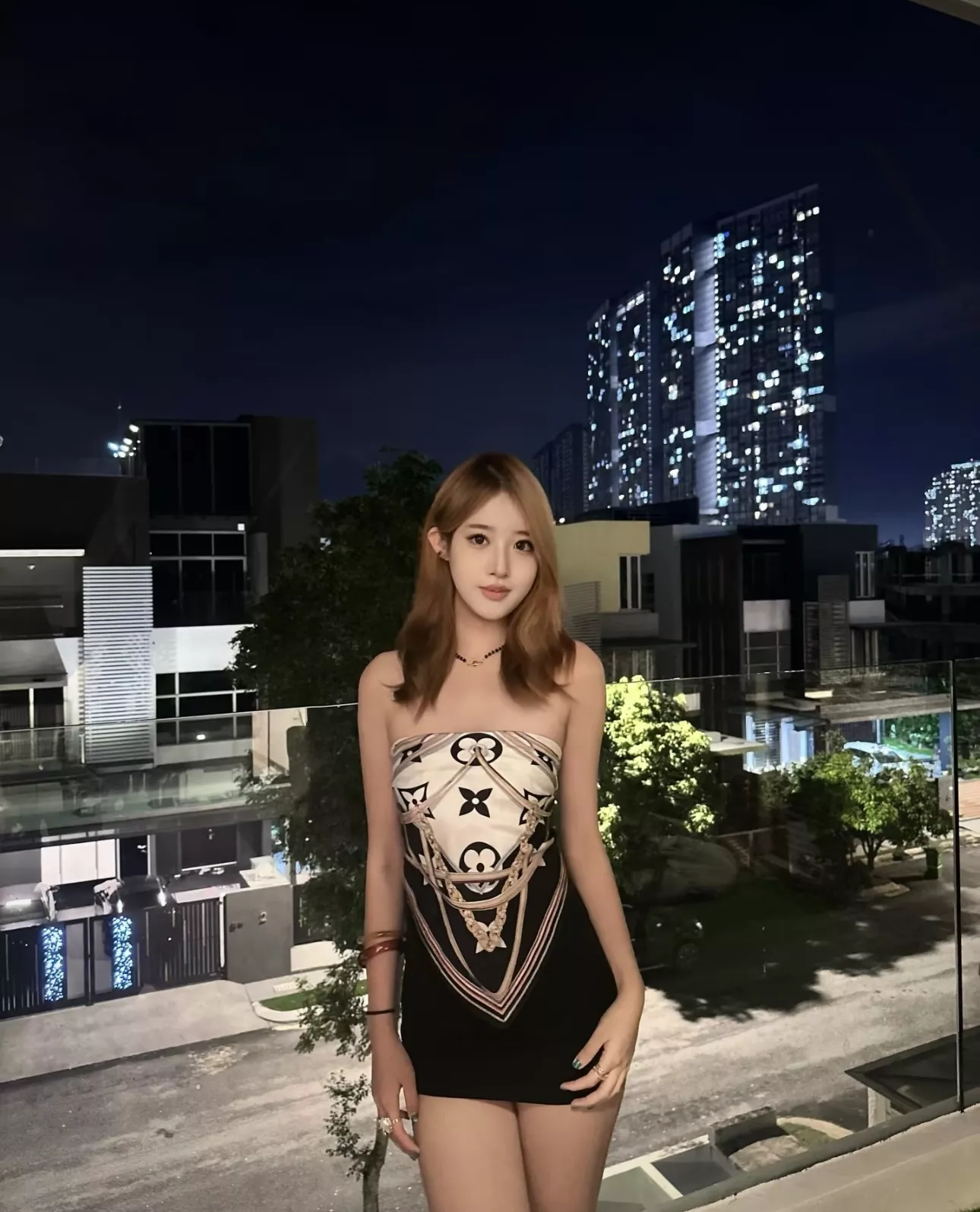 루이비통 모노그램 버클 체인 실크 스카프 상세 이미지 22