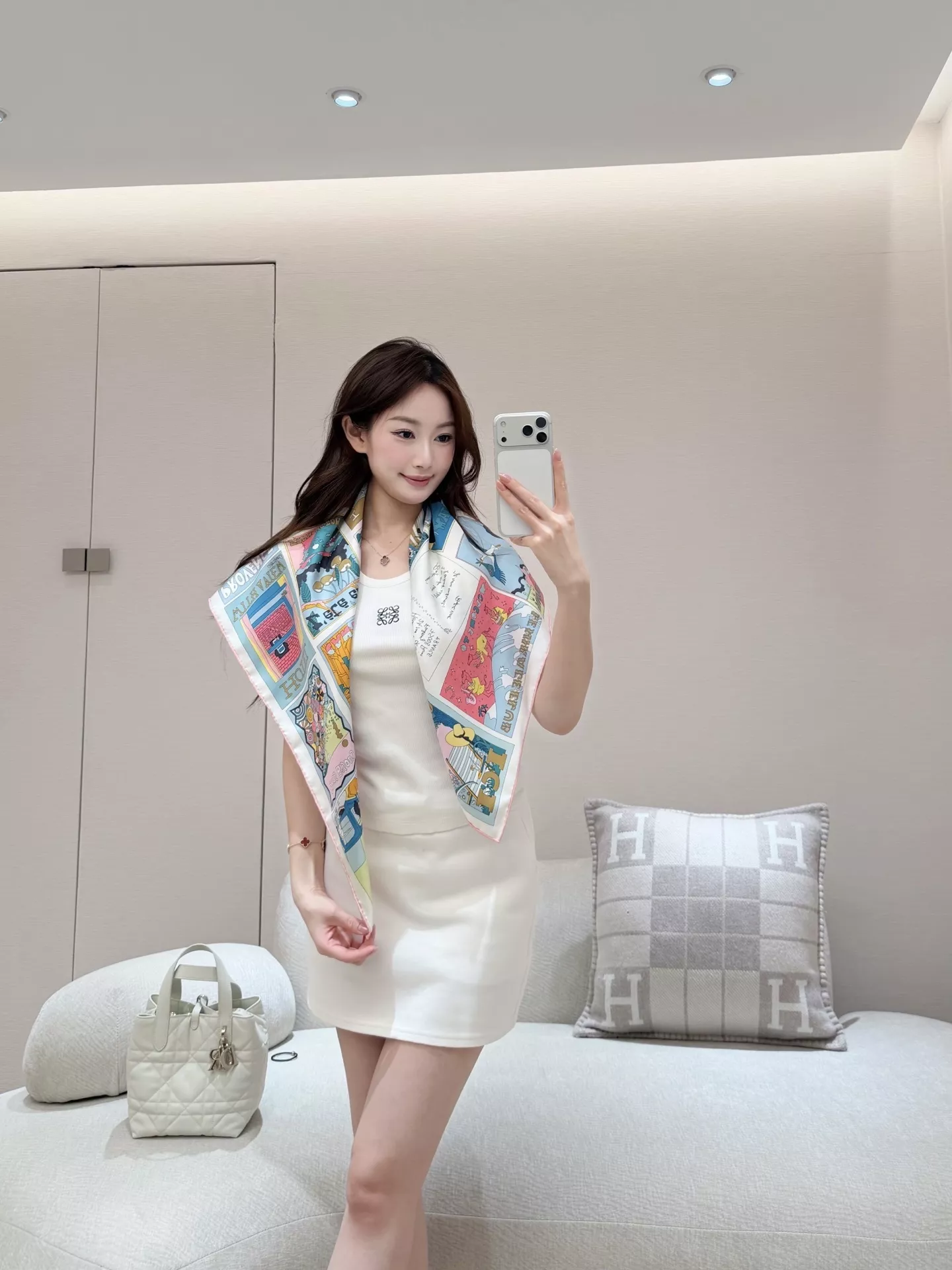에르메스 실크 프린트 포인트 스카프 상세 이미지 10