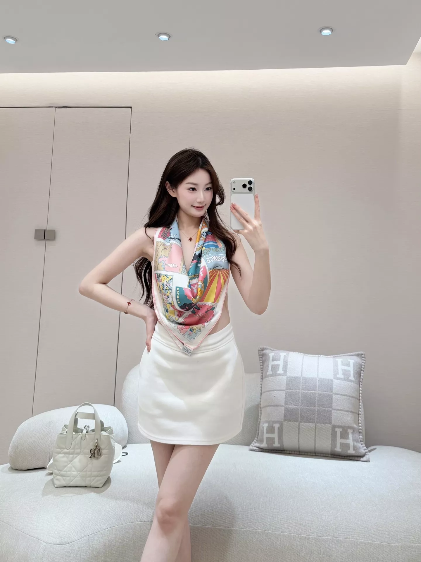 에르메스 실크 프린트 포인트 스카프 상세 이미지 12