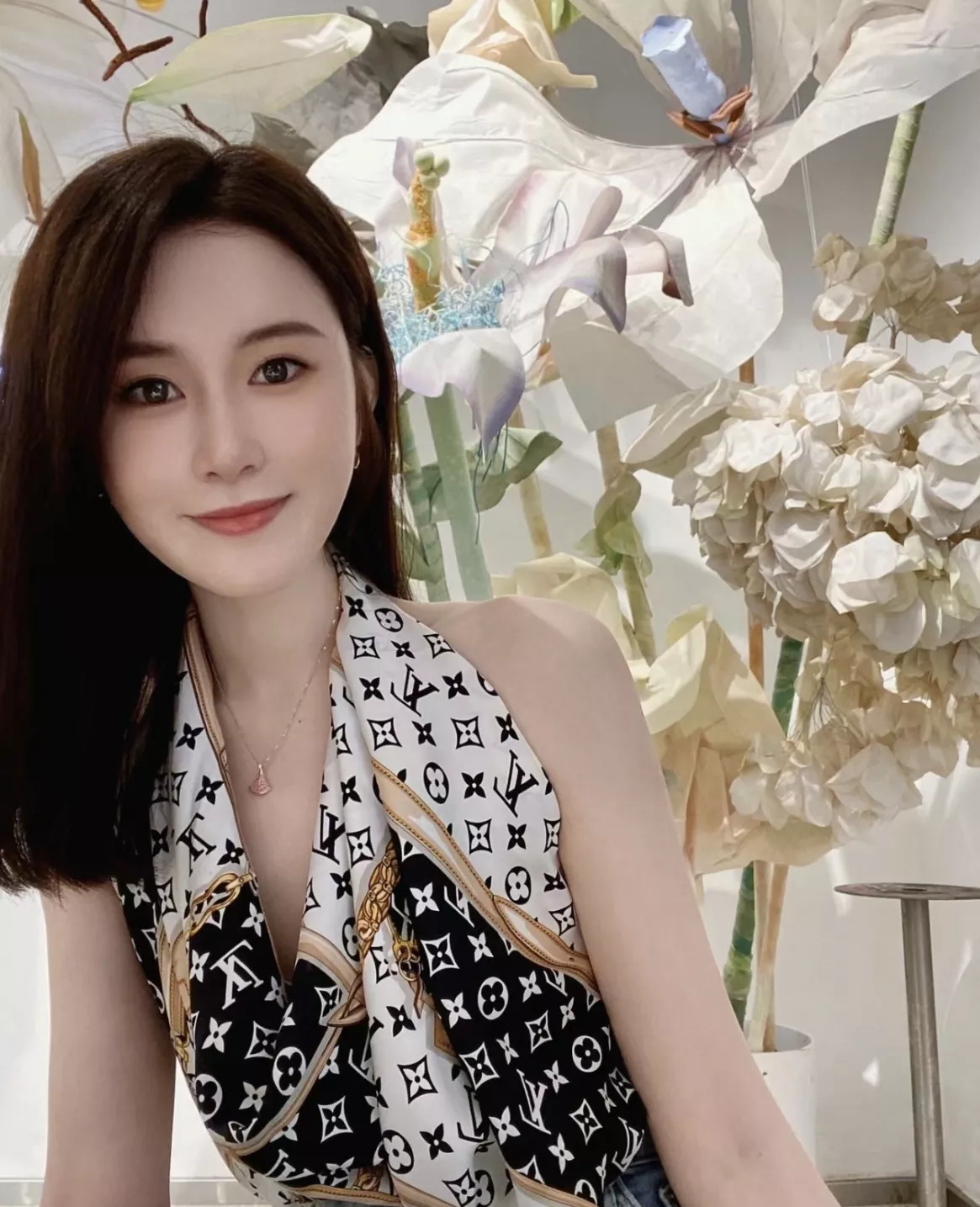 루이비통 클래식 모노그램 실크 스카프 상세 이미지 21