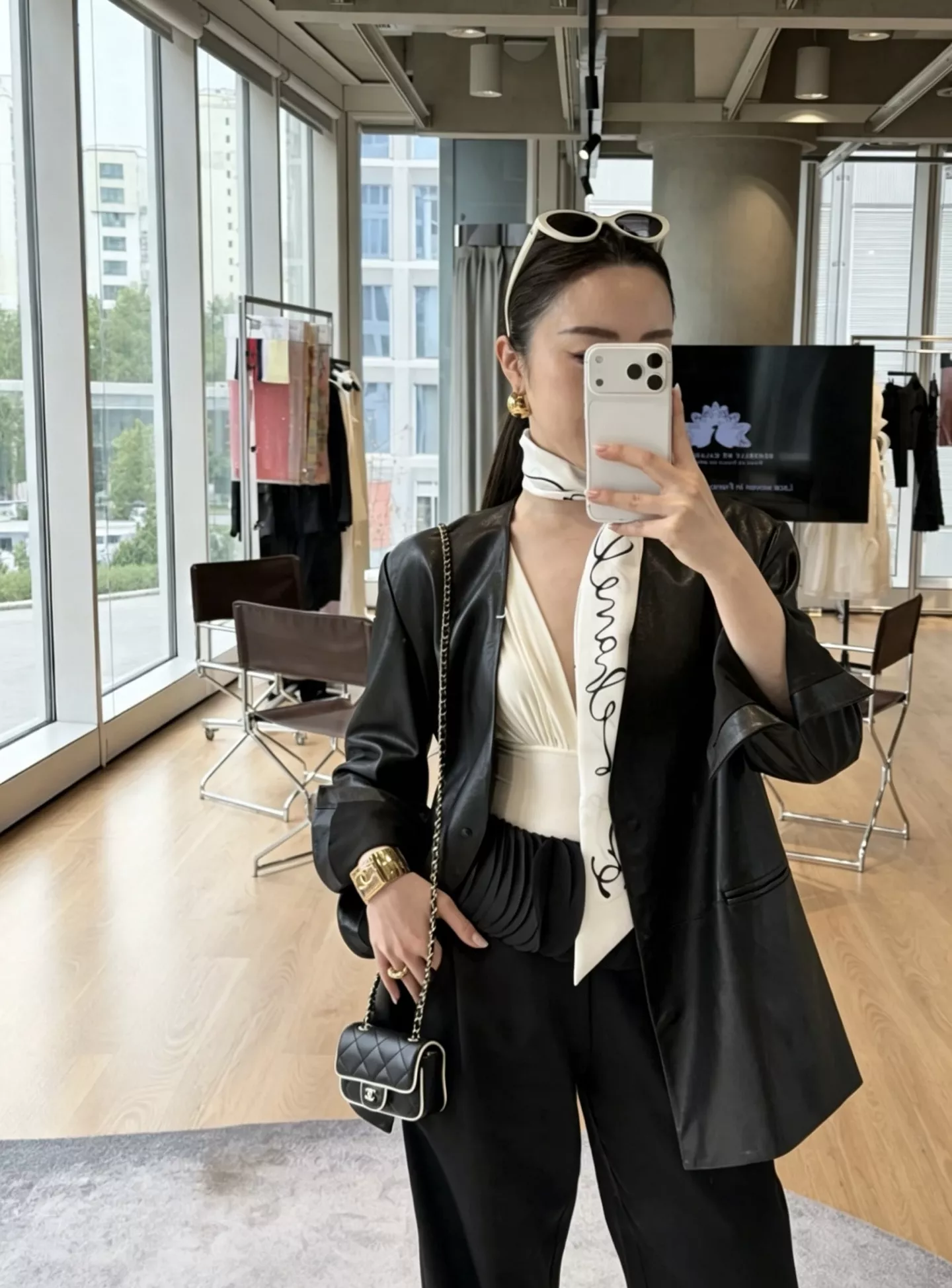 샤넬 실크 레터링 포인트 스카프 상세 이미지 17