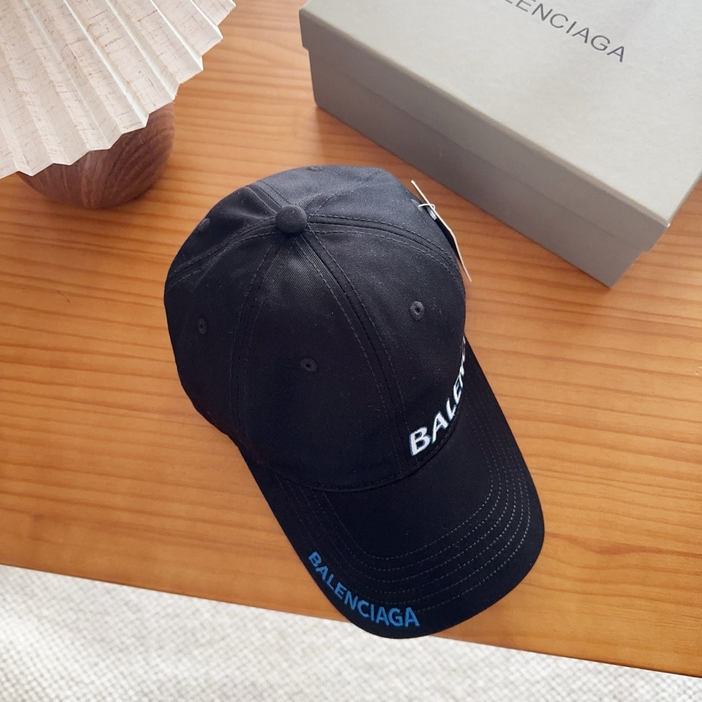 발렌시아가 자수 로고 베이스볼 캡