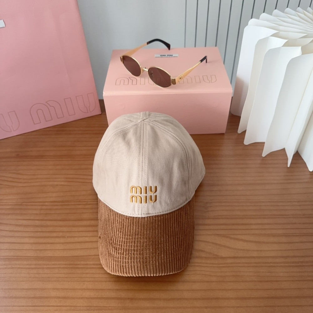 미우미우 로고 포인트 데일리 캡
