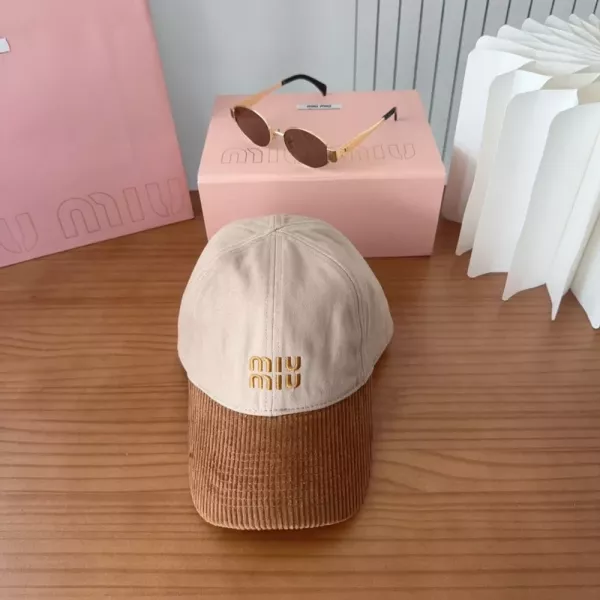 미우미우 로고 포인트 데일리 캡