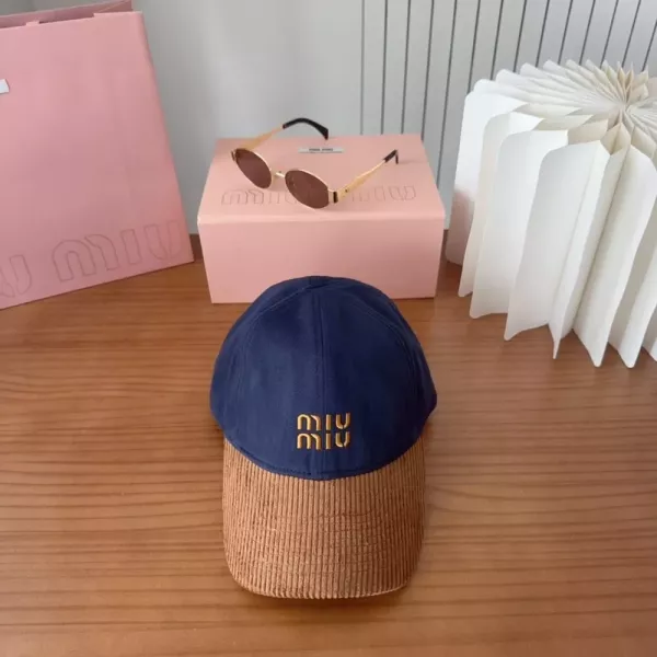 미우미우 캐주얼 자수 로고 캡
