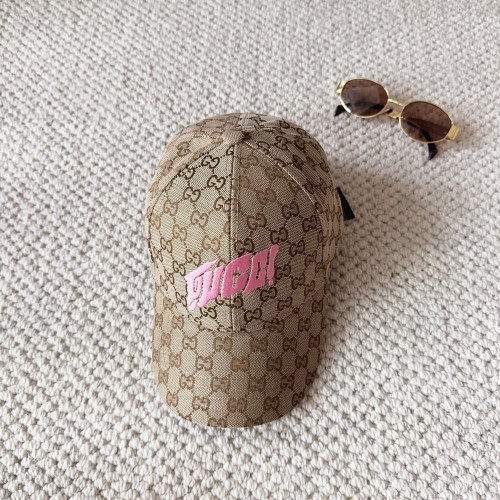 구찌 모노그램 자수 캡