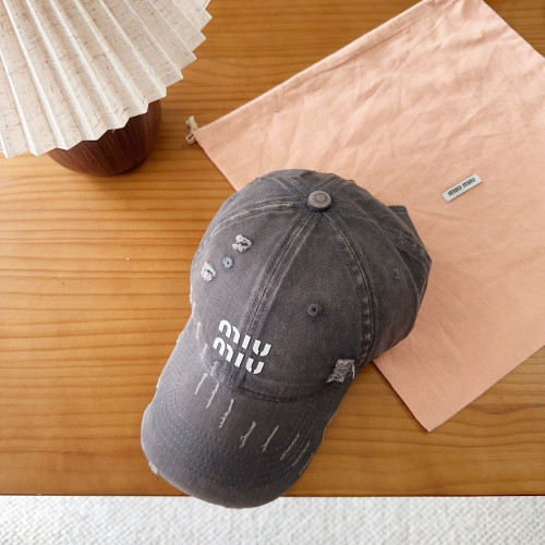 미우미우 로고 자수 캐주얼 모자