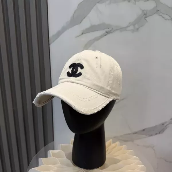 샤넬 로고 자수 베이스볼 캡