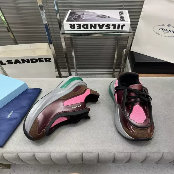 프라다 배색 포인트 레더 운동화