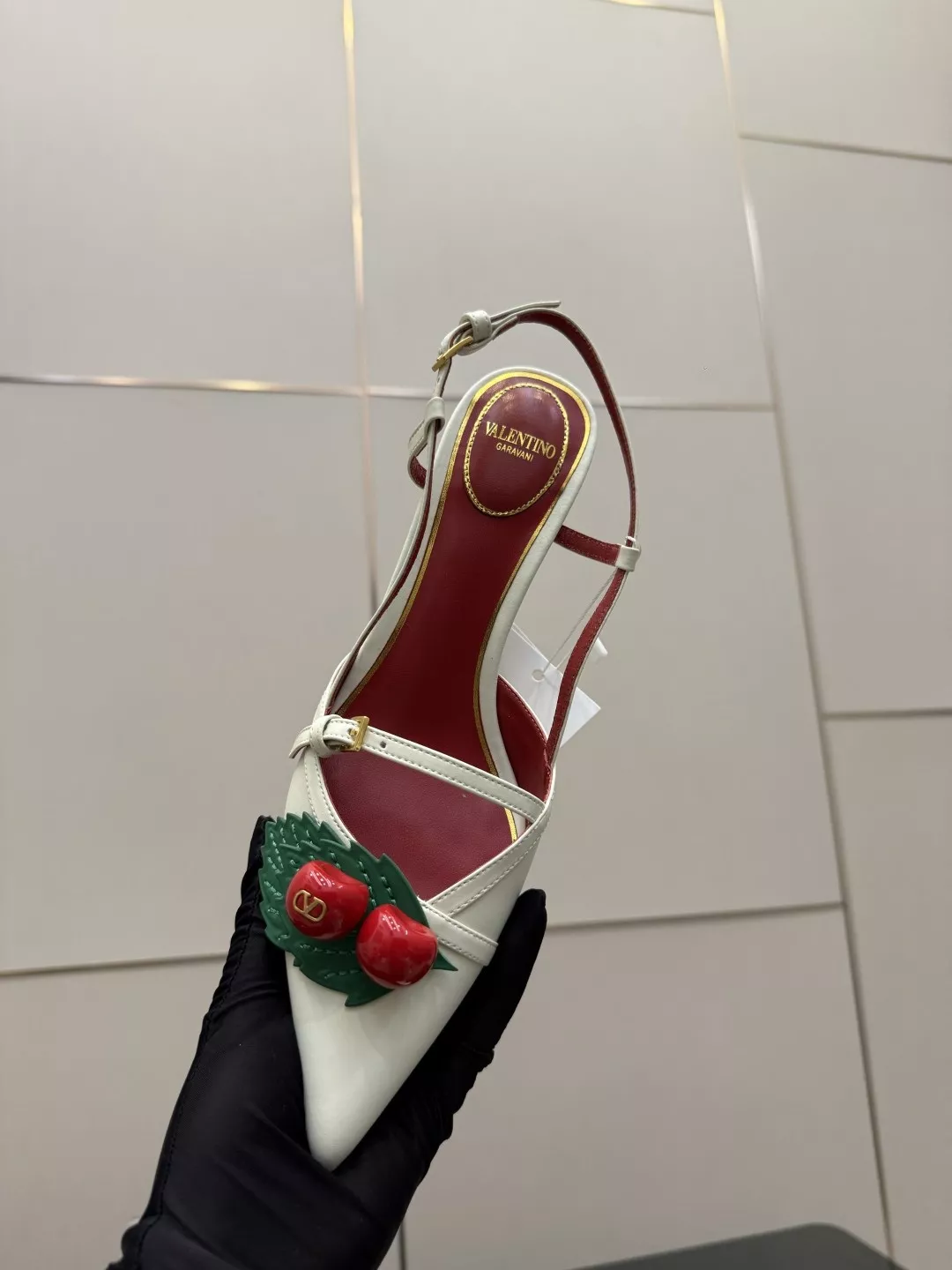 발렌티노 브이로고 시그니처 포인트 샌들 상세 이미지 9