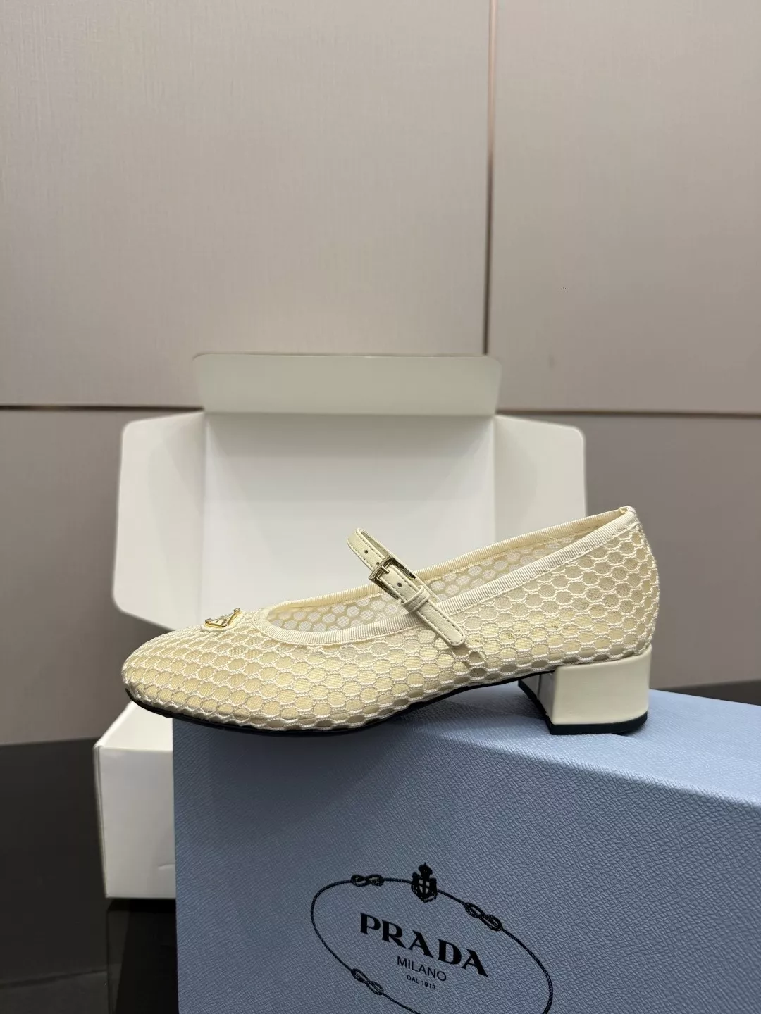 프라다 삼각 로고 메쉬 메리제인 슈즈 상세 이미지 7