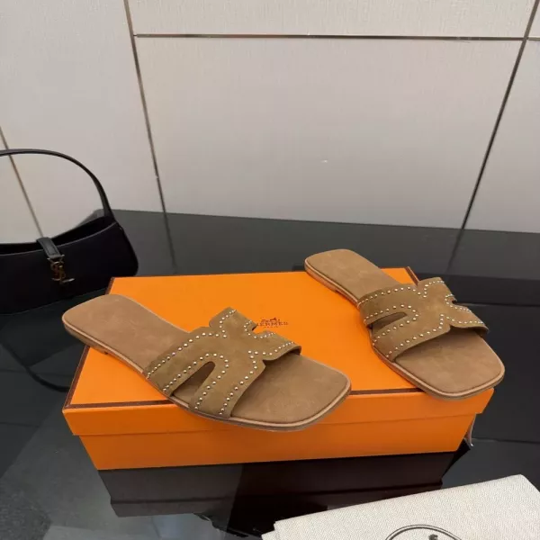 에르메스 클래식 켈리 버클 스퀘어토 슬리퍼
