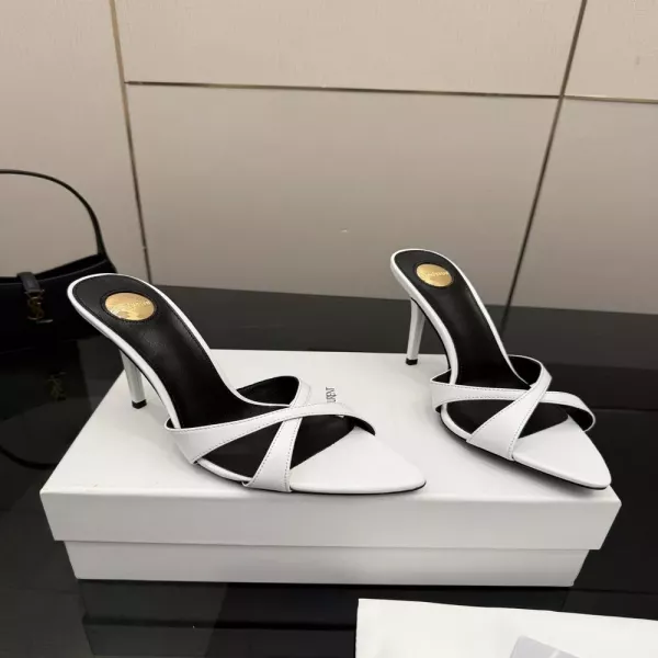 입생로랑 크리스탈 체인 장식 하이힐 샌들