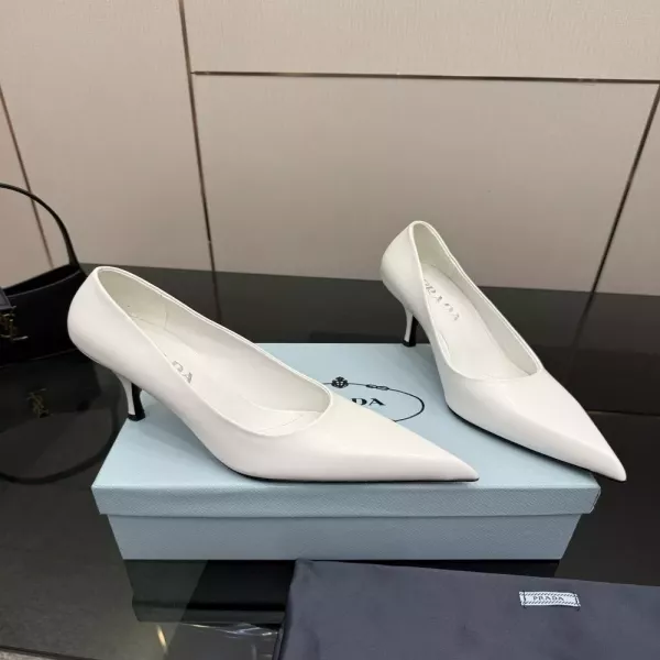 프라다 스틸레토 포인트 힐