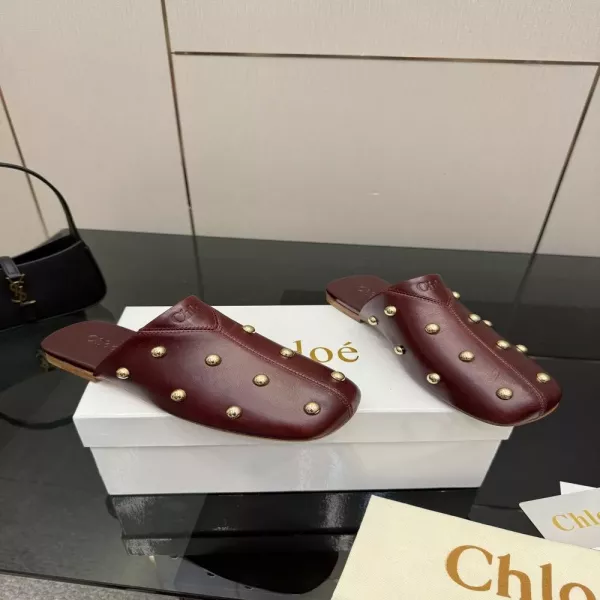 끌로에 스터드 장식 가죽 슬리퍼