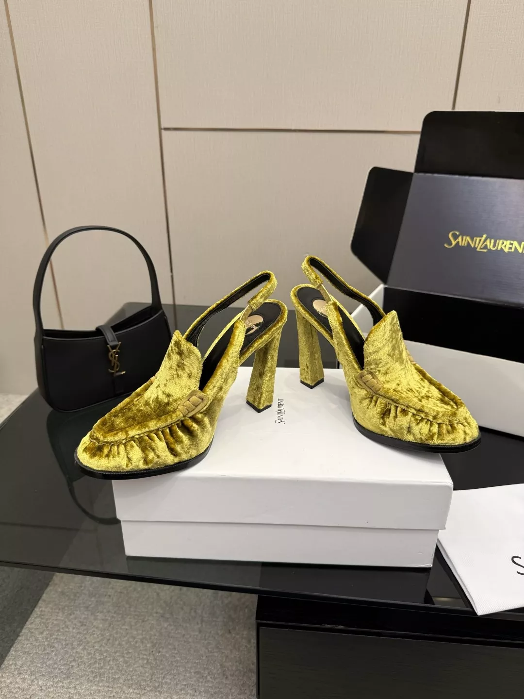 입생로랑 YSL 로고 포인트 샌들 상세 이미지 4
