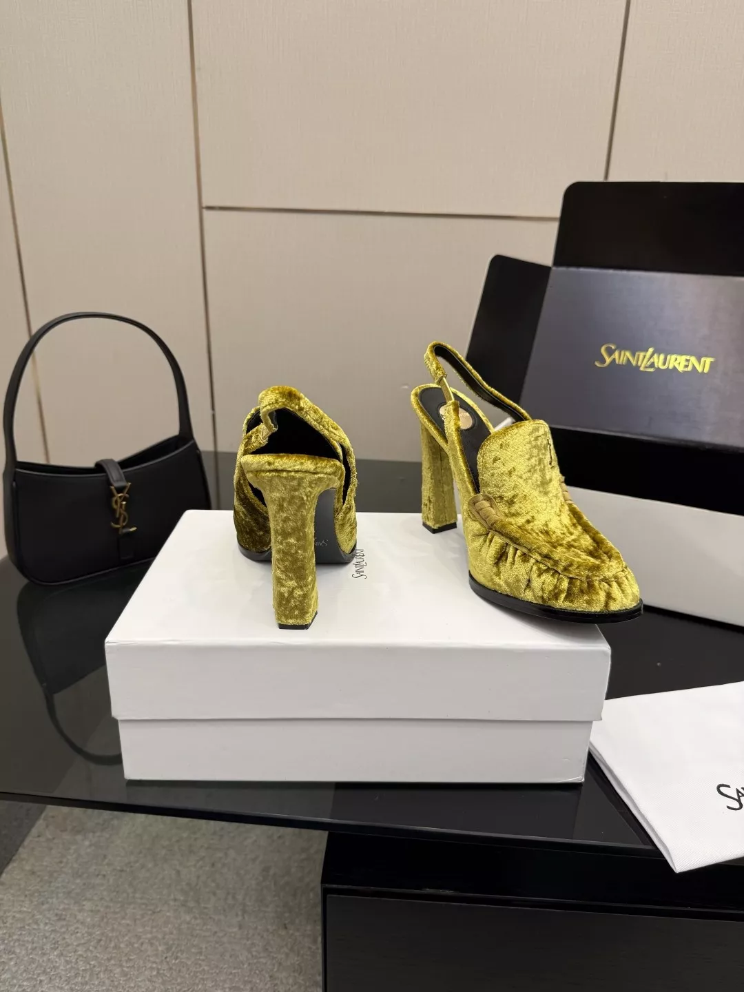 입생로랑 YSL 로고 포인트 샌들 상세 이미지 6