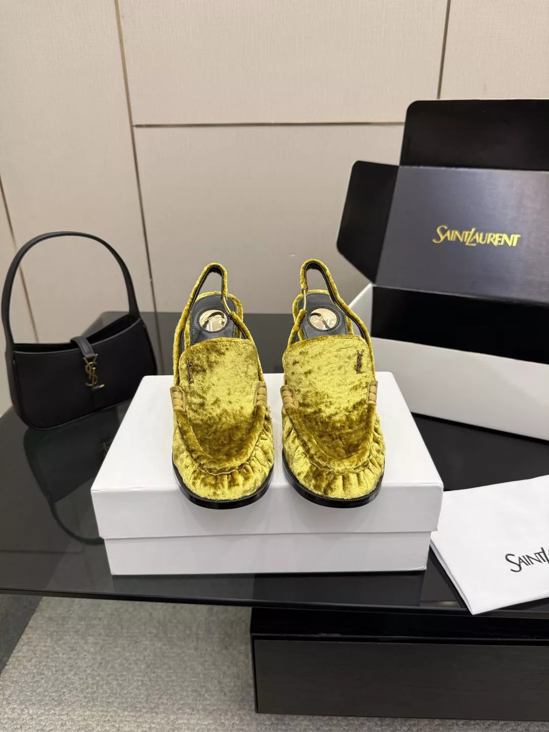 입생로랑 YSL 로고 포인트 샌들 상세 이미지 1