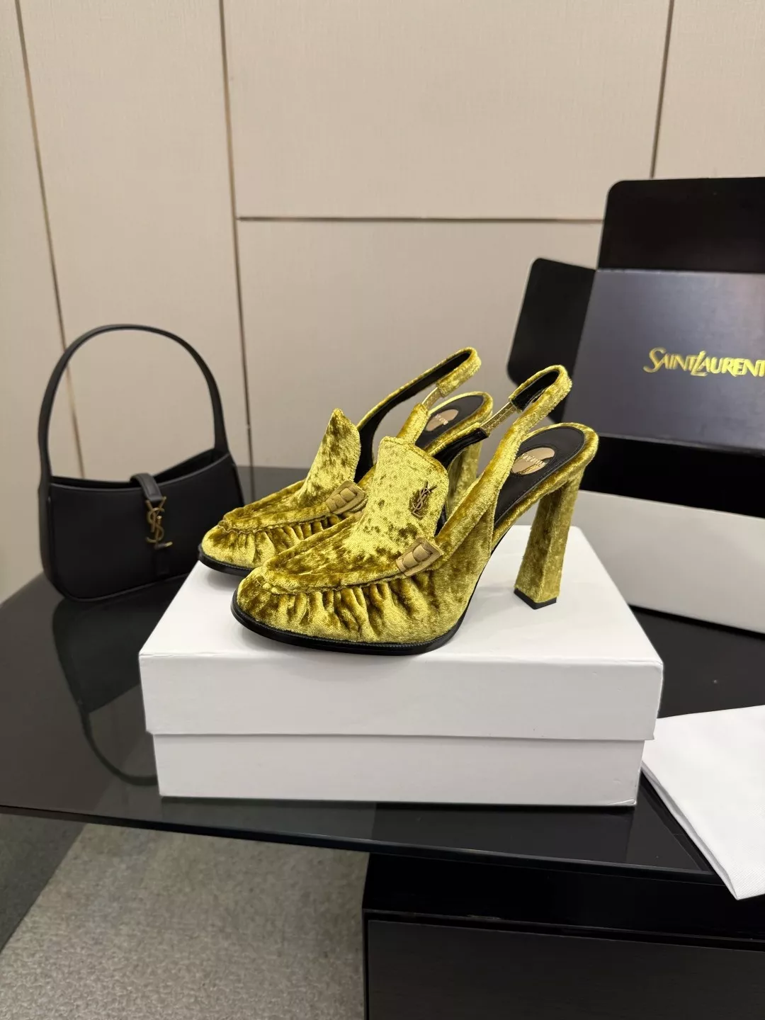 입생로랑 YSL 로고 포인트 샌들 상세 이미지 2