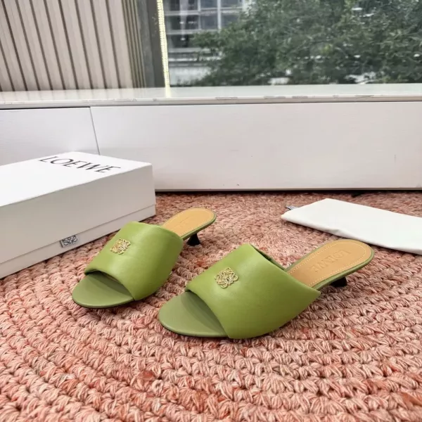 로에베 아나그램 페블 장식 슬리퍼